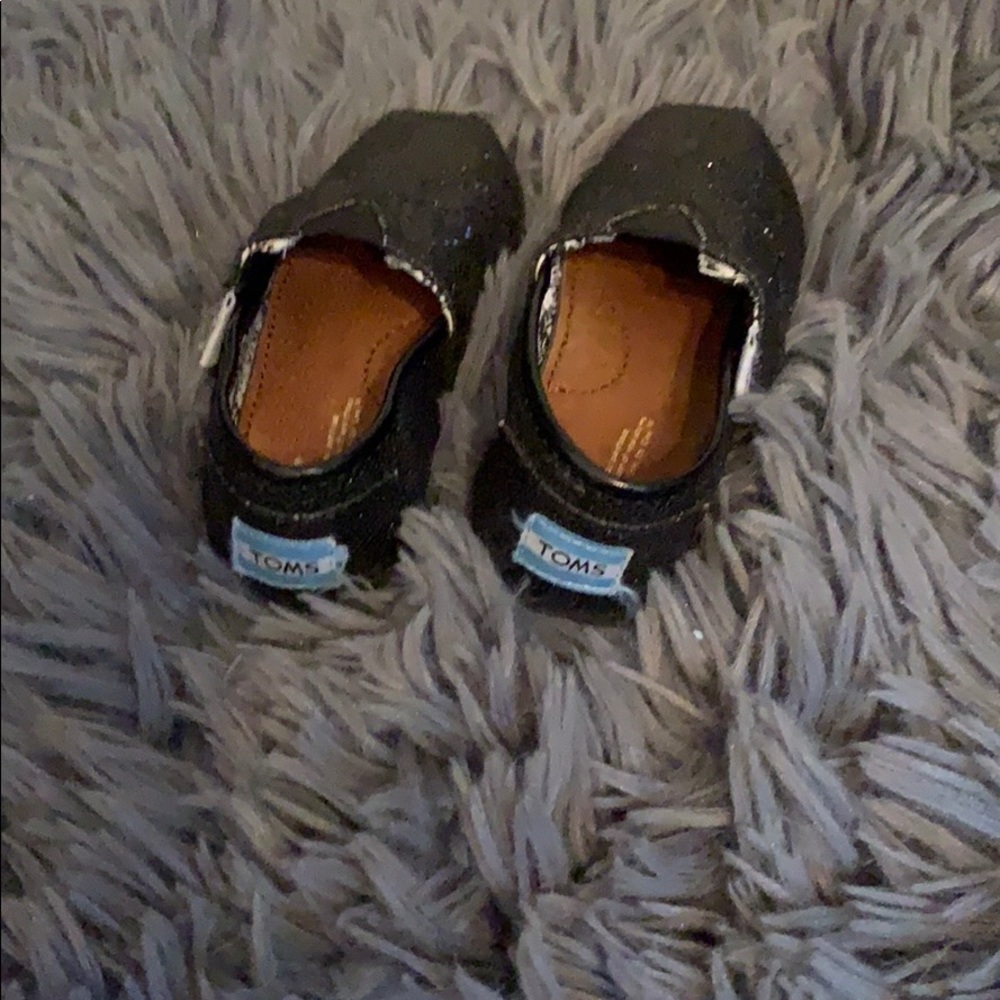 TOMS - Picture 3 of 3